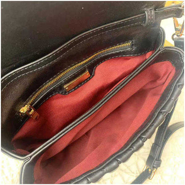 Капитонирана елегантна дамска чанта ILB-13226