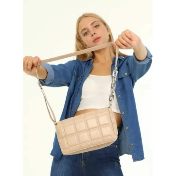 Дамска капитонирана малка чанта в модерни цветове