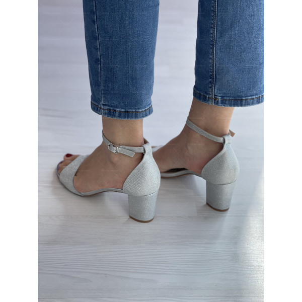 Стъпка в стила: Стилни дамски сандали с ток за модерна жена 2088-58
