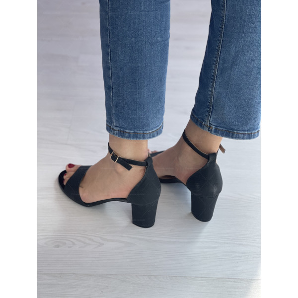Стъпка в стила: Стилни дамски сандали с ток за модерна жена 2088-58 2