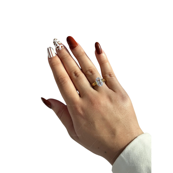 Златист дамски пръстен от медицинска стомана с голям камък