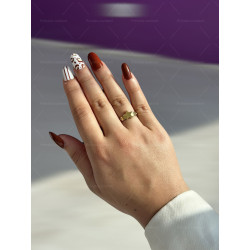 Златист дамски пръстен от медицинска стомана с изискана декорация звезда и блестящи камъни
