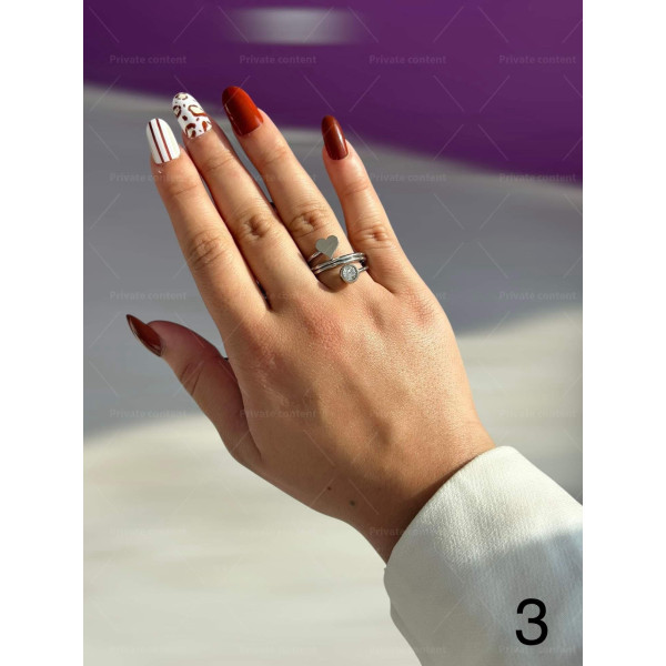 Сребрист дамски пръстен от медицинска стомана с интересен дизайн и декоративни елементи