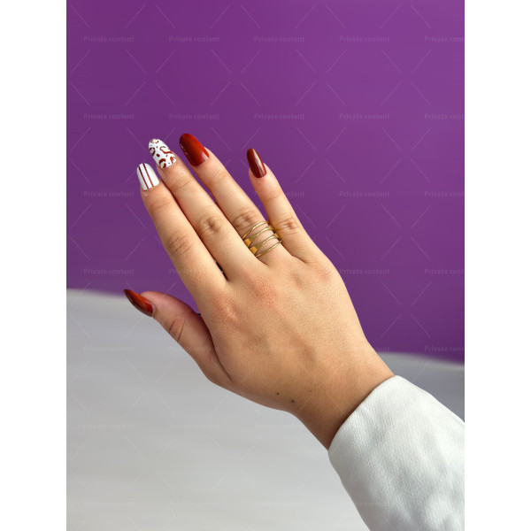 Хубав дамски пръстен от неръждаема стомана съчетава съвременен дизайн с деликатна елегантност 2