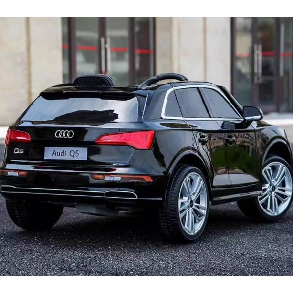 Акумулаторен джип Audi Q5,с меки гуми отварящи се врати и кожена седалка