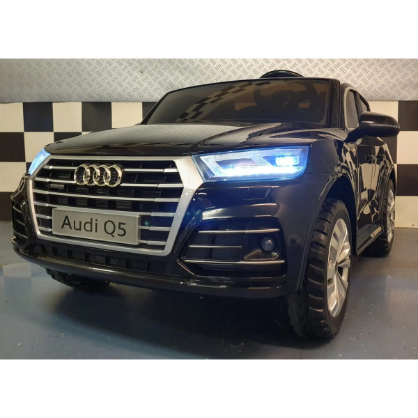 Акумулаторен джип Audi Q5,с меки гуми отварящи се врати и кожена седалка