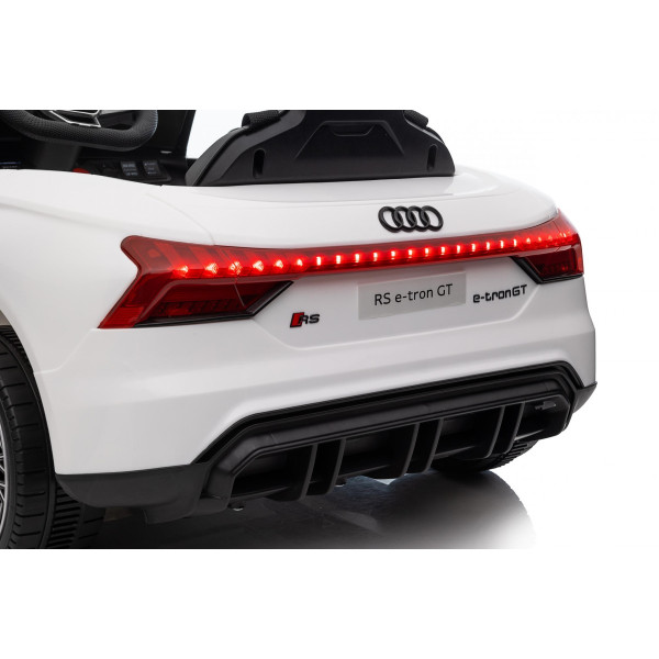 Акумулаторен джип Audi RS E-Tron GT 4X4 Licensed с меки гуми и кожена седалка 12V