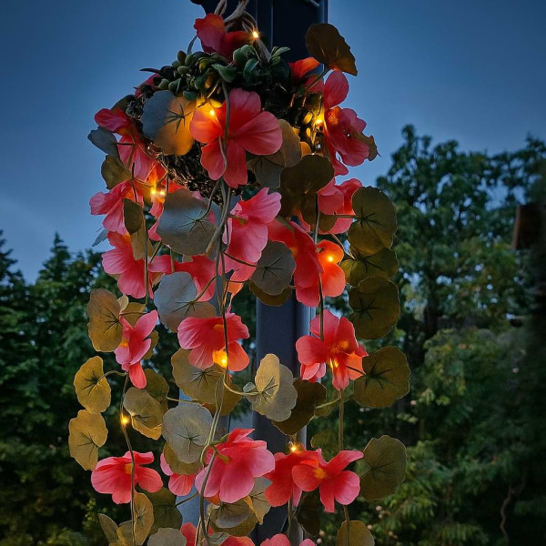Соларна висяща саксия с вградено LED осветление – 60 топло бели LED светлини, Living & Garden 8