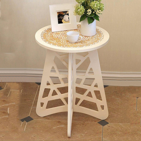 Стилна кръгла холна маса с ажурни крака и бял елегантен акцент