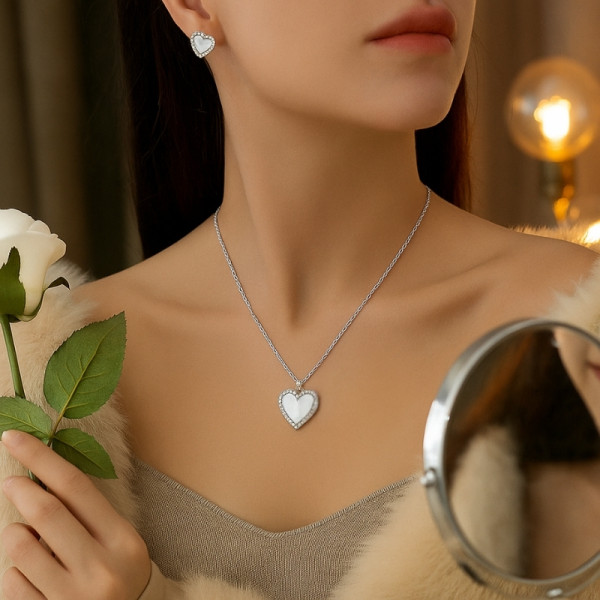 Стилен комплект бижута със сърца - Колие с обеци