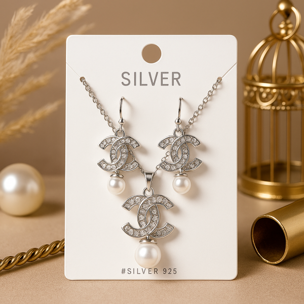 Луксозен сребрист комплект бижута с перли - колие и обеци