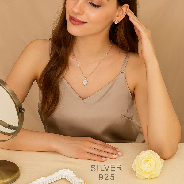 Елегантен комплект колие с обеци