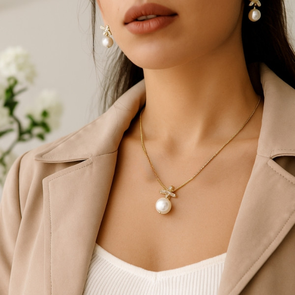 Комплект колие и обеци с перли и панделки