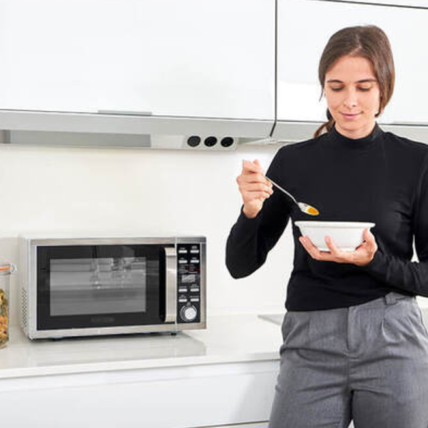 Микровълнова с грил и конвекция Black+Decker BXMZ900E – 25L, 900W, автоматични програми, дигитален дисплей и LED осветление