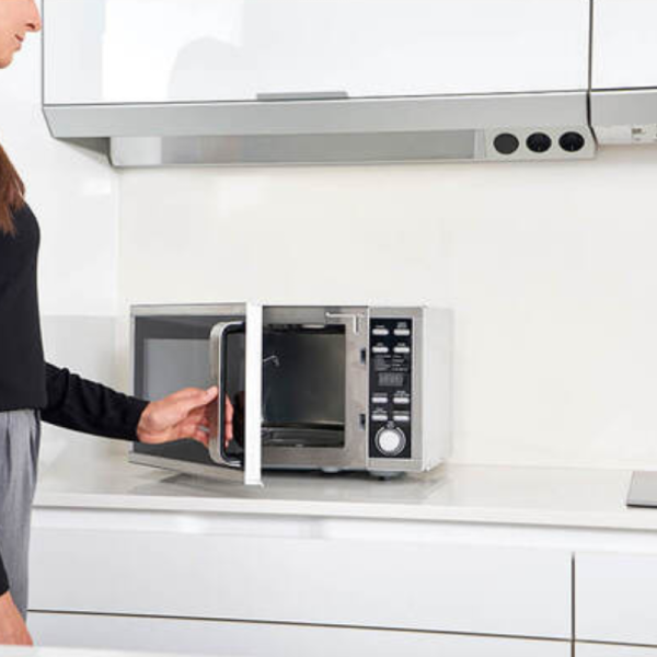 Микровълнова с грил и конвекция Black+Decker BXMZ900E – 25L, 900W, автоматични програми, дигитален дисплей и LED осветление 3