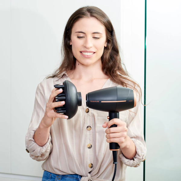 Професионален йонен сешоар Taurus Ionic Care 2400W – 2 скорости, 3 степени топлина, дифузер и концентратори 6