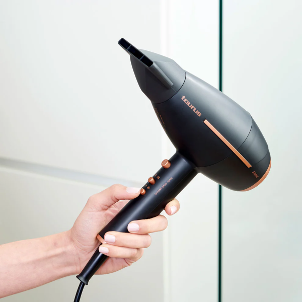Професионален йонен сешоар Taurus Ionic Care 2400W – 2 скорости, 3 степени топлина, дифузер и концентратори 3