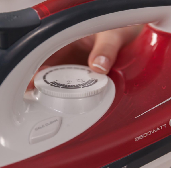 Ютия Solac Optima Perfect – 2600W, керамична плоча, 170 g/min пара, 380 мл резервоар 7