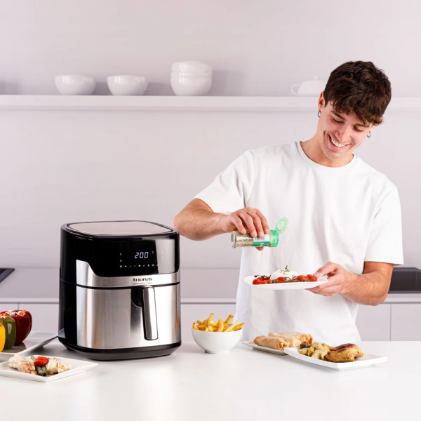 Мощен Air Fry Taurus Digital 7S Wall –  1600W с 6,5L обем и иновативен разделител за готвене без смесване на вкусове