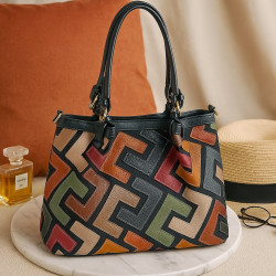 Дамска чанта с многоцветен дизайн – простор, организация и стил в едно