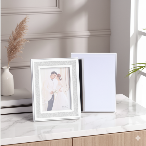 Кристална фоторамка с LED осветление и USB – блясък, който съживява спомените ти