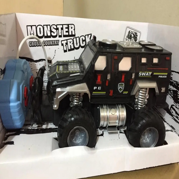 Радиоуправляемият джип Monster Truck SWAT 4x4 2