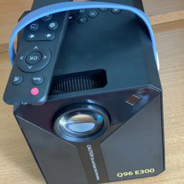 Smart Projector Q96 E300 – твоето лично кино във всеки дом 6 — 4sales Smart Projector Q96 E300 – твоето лично кино във всеки дом