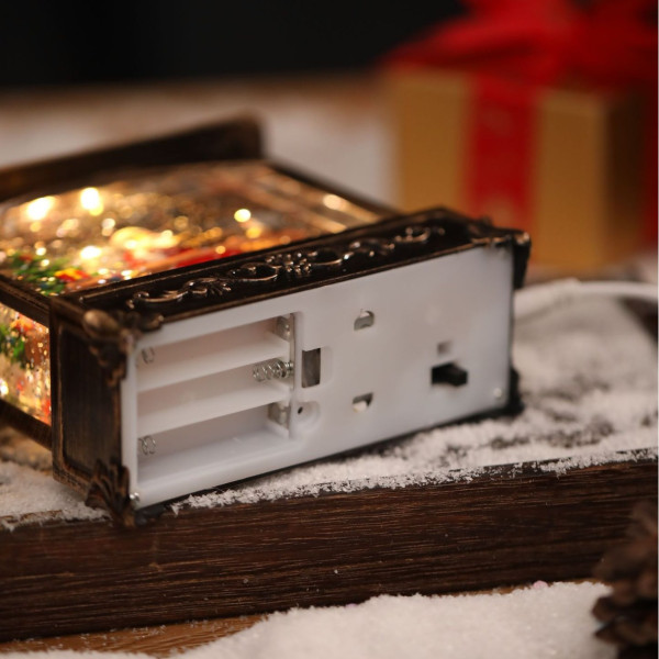 Коледна лампа фенер със сняг и коледни орнаменти