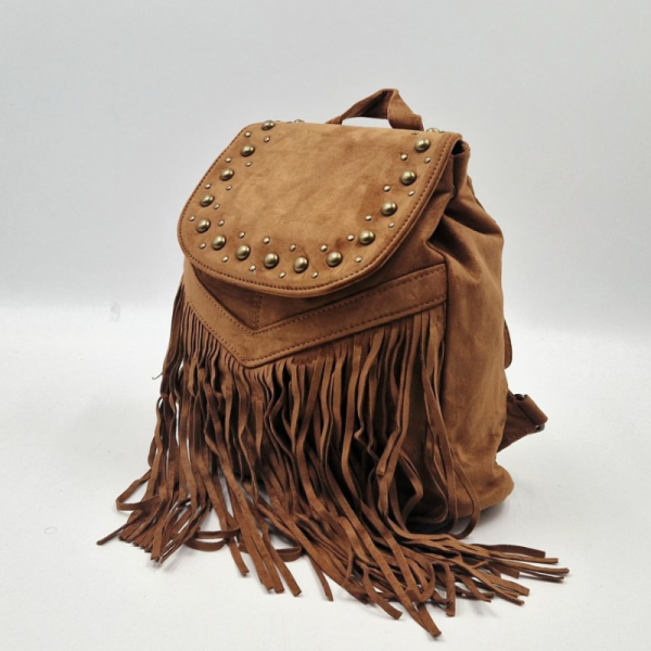 Велурена дамска раница с ресни и метални нитове – бохо стил и практичност