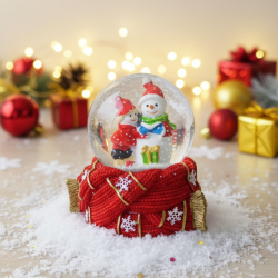 Празнична стъклена снежна топка 12х8 см – идеален коледен подарък