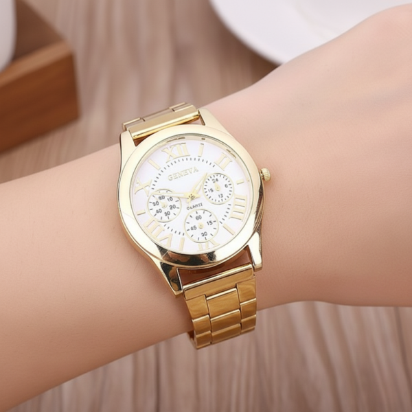 Дамски ръчен часовник с кръгъл циферблат в златен цвят WW31