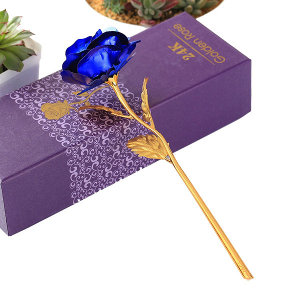 Изкуствена роза с 24-каратово златно покритие и стойка Сърце 22