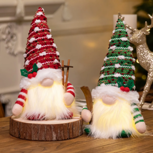 Светеща коледна играчка – Декорация с LED осветление и плетена шапка