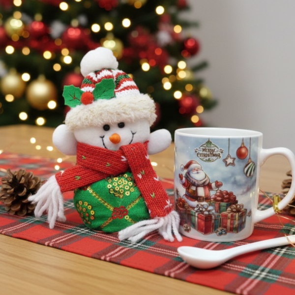 Празничен подаръчен комплект с чаша, лъжичка  и снежен човек – готов за подаряване