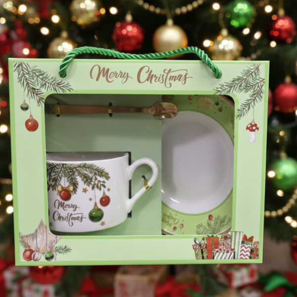 Коледен подаръчен комплект – Керамична чаша  с лъжичка и чинийка в празнична кутия