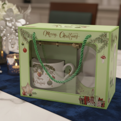 Коледен подаръчен комплект – Керамична чаша  с лъжичка и чинийка в празнична кутия