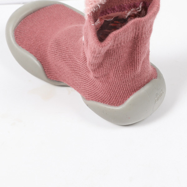 Детски чорапи с гумена подметка, различни номера и цветове W SHOE3 15