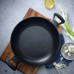 Тиган WMF ProfiSelect 28 см – незалепващ, издръжлив и създаден за перфектно готвене