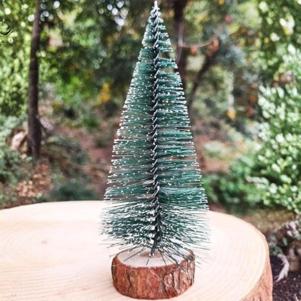Миниатюрна декоративна изкуствена елха с поставка от дървено пънче, 30 см височина SD165