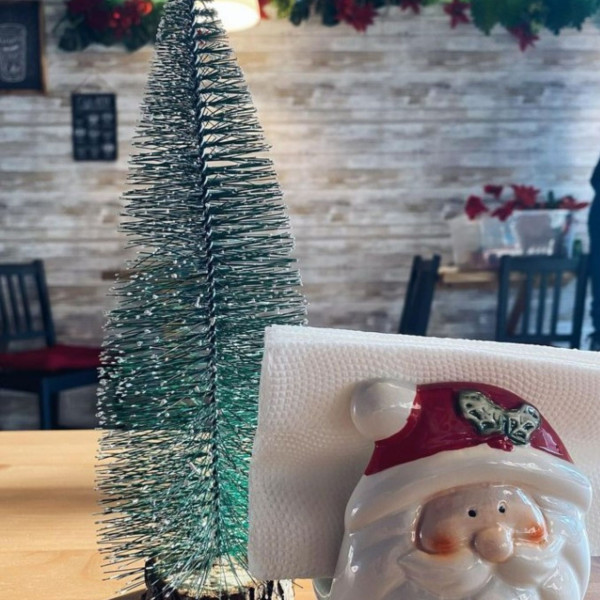 Миниатюрна декоративна изкуствена елха с поставка от дървено пънче, 30 см височина SD165 5