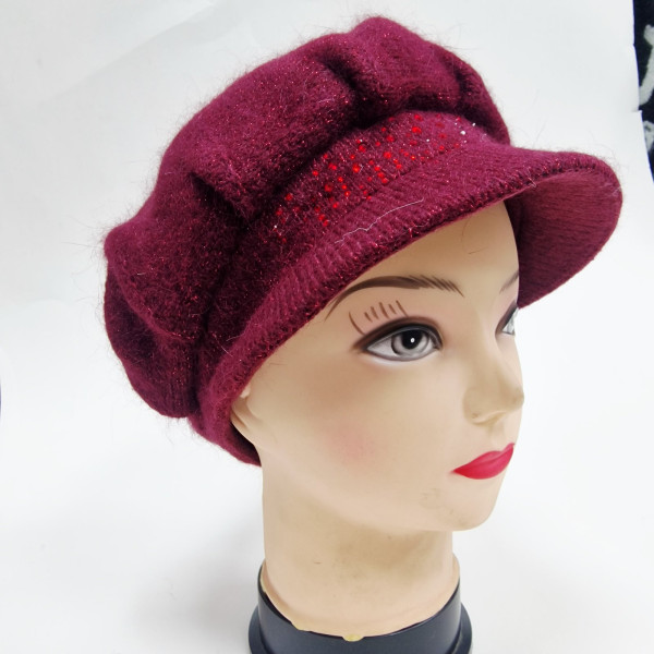 Дамска зимна плетена шапка с козирка и декоративни камъчета 10