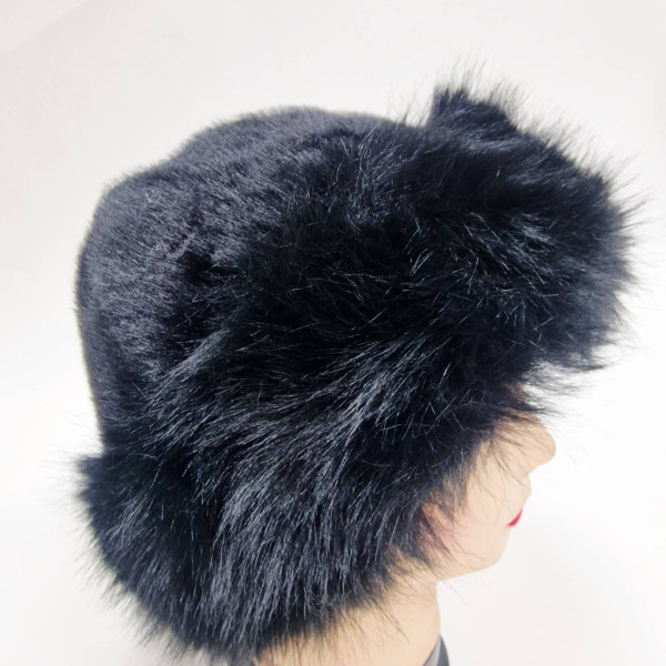 Дамска пухкава зимна шапка от изкуствен косъм