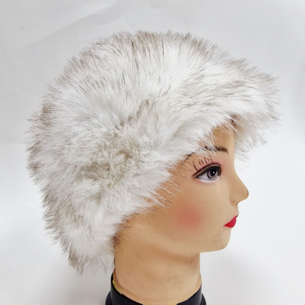 Дамска шапка с дълъг пухкав косъм – топлина и класа през зимата