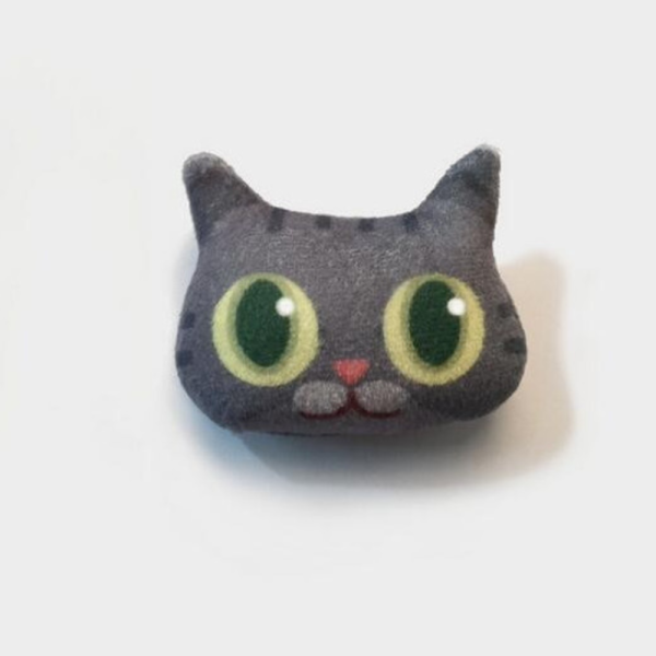 Сладка брошка-коте