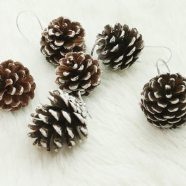 Комплект от 6 или 12 броя коледни шишарки