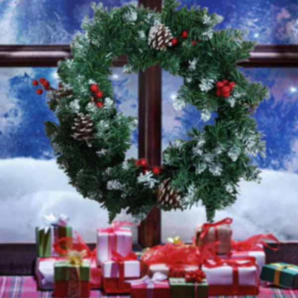 Коледен венец с шишарки и червени плодчета