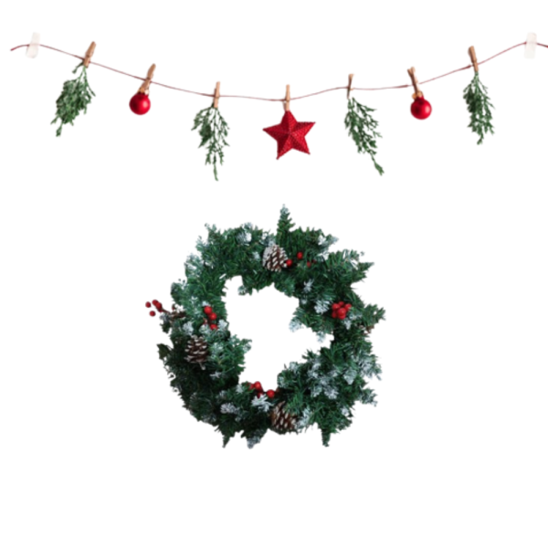 Коледен венец с шишарки и червени плодчета