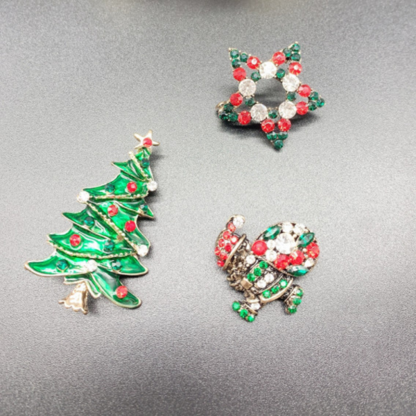 Комплект от три малки коледни брошки с мъниста и камъни - Е04-1 3