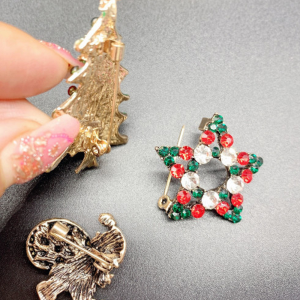 Комплект от три малки коледни брошки с мъниста и камъни - Е04-1