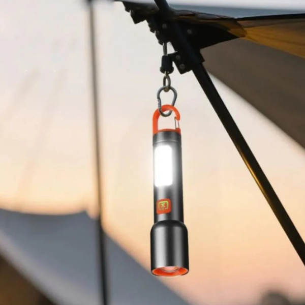 Презареждащ се LED фенер с висока яркост – USB Type-C, мащабируем лъч, компактен дизайн с карабинер